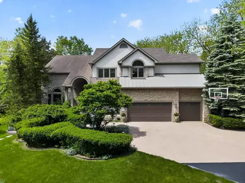 9750 Erin Woods Dr, Dublin, OH 43017