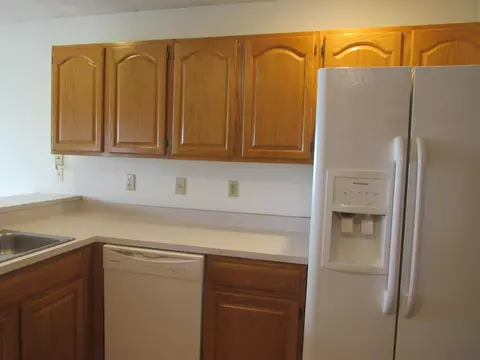 Kitchen - 1274 Wilshire Ct, Circleville, OH 43113 photo 1 of 2