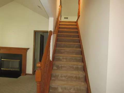 Entry Way - 1274 Wilshire Ct, Circleville, OH 43113 photo 1 of 2