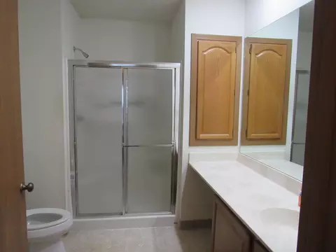 Bath - 1274 Wilshire Ct, Circleville, OH 43113 photo 2 of 3