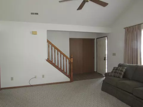 Living - 1274 Wilshire Ct, Circleville, OH 43113 photo 4 of 6