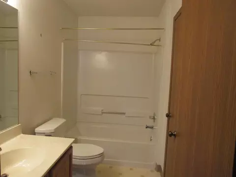 Bath - 1274 Wilshire Ct, Circleville, OH 43113 photo 1 of 3