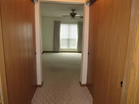 Entry Way - 1274 Wilshire Ct, Circleville, OH 43113 photo 2 of 2