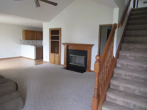 Living - 1274 Wilshire Ct, Circleville, OH 43113 photo 6 of 6
