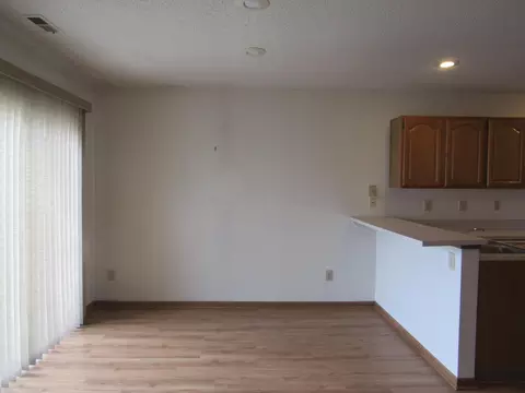 Living - 1274 Wilshire Ct, Circleville, OH 43113 photo 1 of 6