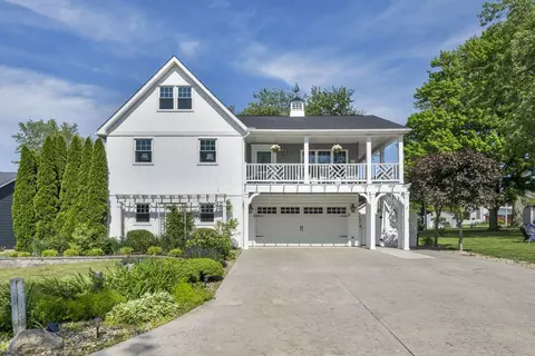 580 Lakeshore Dr W, Hebron, OH 43025