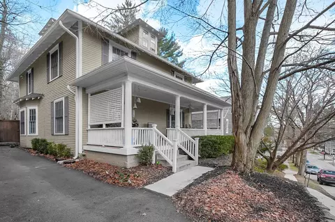 218 Summit St, Granville, OH 43023