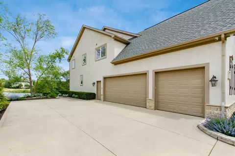 Exterior - 7019 Ballantrae Loop, Dublin, OH 43016 photo 3 of 9