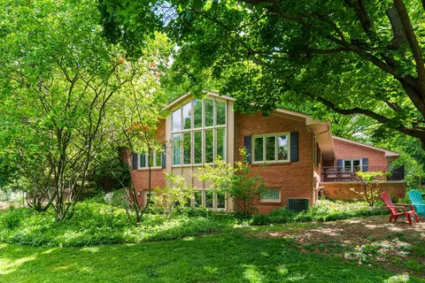 293 Ceramic Dr, Columbus, OH 43214