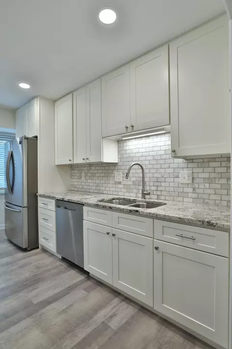 Kitchen - 268 Pingree Dr, Worthington, OH 43085 photo 2 of 4