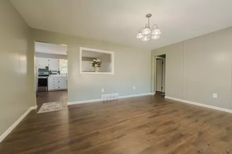 Living - 375 Kingston Pike, Circleville, OH 43113 photo 2 of 2