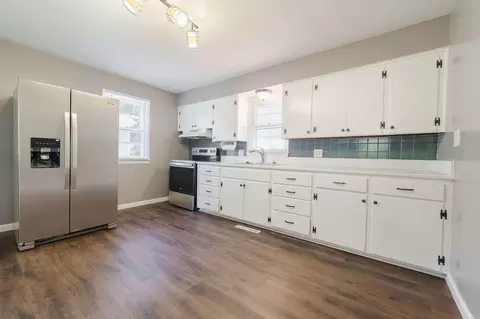 Kitchen - 375 Kingston Pike, Circleville, OH 43113 photo 1 of 1