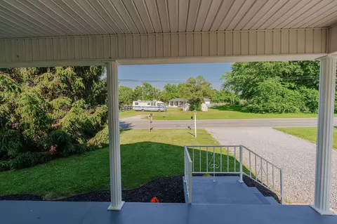 Exterior - 375 Kingston Pike, Circleville, OH 43113 photo 4 of 8