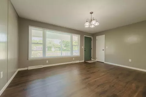 Living - 375 Kingston Pike, Circleville, OH 43113 photo 1 of 2