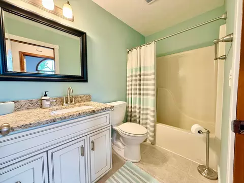 Bath - 5831 Ridgewood Rd W, Springfield, OH 45502 photo 4 of 11