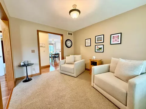 Living - 5831 Ridgewood Rd W, Springfield, OH 45502 photo 3 of 11