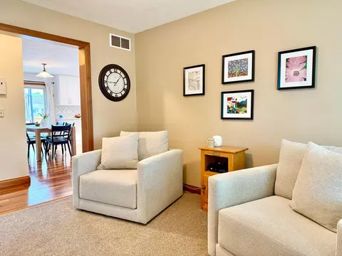 Living - 5831 Ridgewood Rd W, Springfield, OH 45502 photo 4 of 11