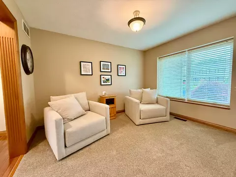Living - 5831 Ridgewood Rd W, Springfield, OH 45502 photo 2 of 11
