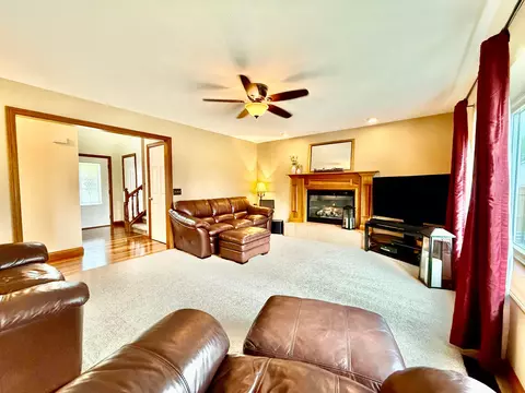 Living - 5831 Ridgewood Rd W, Springfield, OH 45502 photo 7 of 11