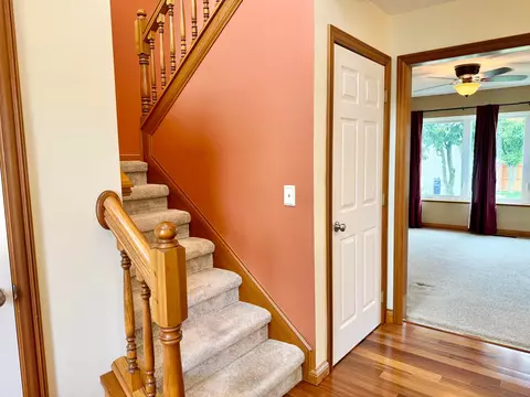 Entry Way - 5831 Ridgewood Rd W, Springfield, OH 45502 photo 2 of 6