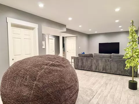Living - 5831 Ridgewood Rd W, Springfield, OH 45502 photo 11 of 11