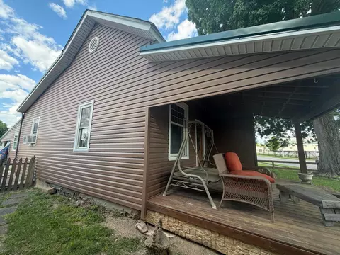 Exterior - 406 Lancaster Pike, Circleville, OH 43113 photo 5 of 6