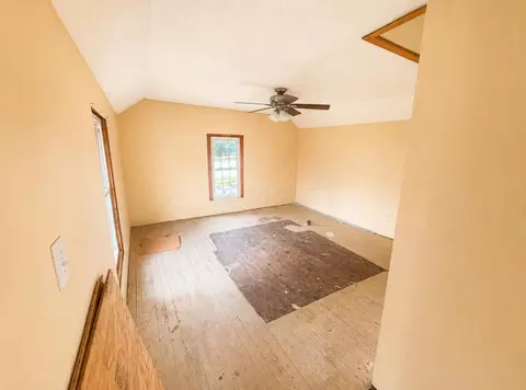 Bedroom - 406 Lancaster Pike, Circleville, OH 43113 photo 2 of 3