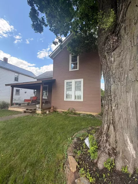Exterior - 406 Lancaster Pike, Circleville, OH 43113 photo 4 of 6