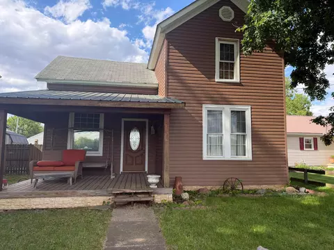 Exterior - 406 Lancaster Pike, Circleville, OH 43113 photo 4 of 7