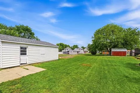 Exterior - 482 E Farming St, Marion, OH 43302 photo 3 of 5