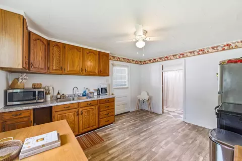 Kitchen - 482 E Farming St, Marion, OH 43302 photo 3 of 3