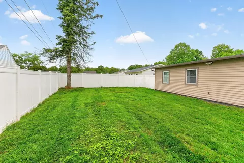 Exterior - 477 Stella Ave, Circleville, OH 43113 photo 8 of 10