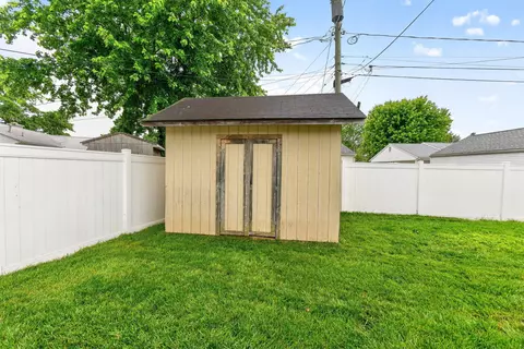 Exterior - 477 Stella Ave, Circleville, OH 43113 photo 6 of 10