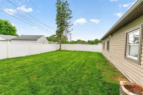 Exterior - 477 Stella Ave, Circleville, OH 43113 photo 7 of 10