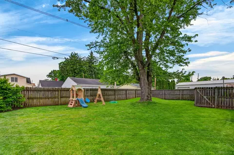 Exterior - 327 E Mound St, Circleville, OH 43113 photo 13 of 13