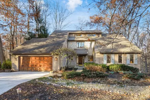 3313 Glen Oaks Ct, Lewis Center, OH 43035