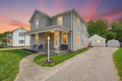 108 1st St, Pleasantville, OH 43148