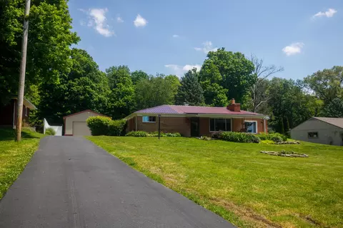 4008 Bosart Rd, Springfield, OH 45503