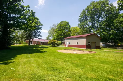 Exterior - 4008 Bosart Rd, Springfield, OH 45503 photo 5 of 9