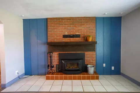 Living - 4008 Bosart Rd, Springfield, OH 45503 photo 5 of 6