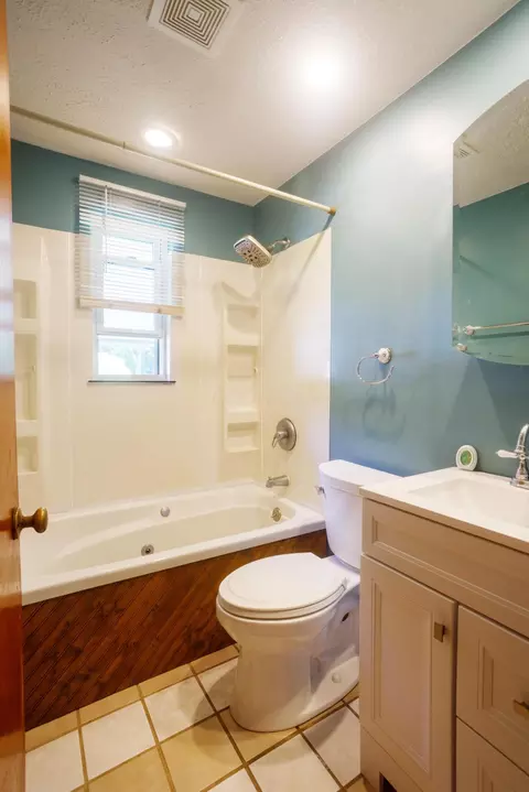 Bath - 4008 Bosart Rd, Springfield, OH 45503 photo 1 of 1