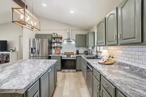 Kitchen - 5616 Durrett Rd, Orient, OH 43146 photo 6 of 7