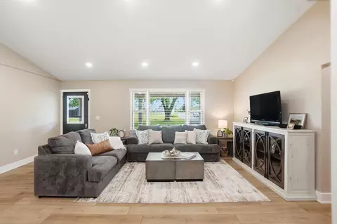 Living - 5616 Durrett Rd, Orient, OH 43146 photo 3 of 3