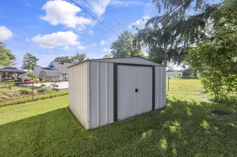 Exterior - 1905 Mohawk Dr, Lancaster, OH 43130 photo 11 of 13