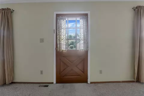 Entry Way - 1905 Mohawk Dr, Lancaster, OH 43130 photo 1 of 1