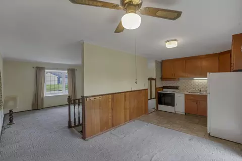 Living - 1905 Mohawk Dr, Lancaster, OH 43130 photo 6 of 7