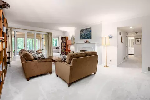 Living - 100 Bishop Sq, Bexley, OH 43209 photo 2 of 5