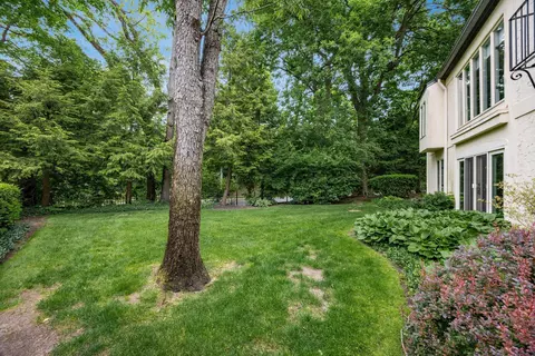 Exterior - 100 Bishop Sq, Bexley, OH 43209 photo 8 of 9