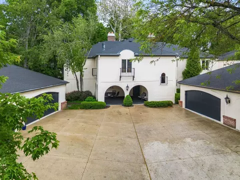 100 Bishop Sq, Bexley, OH 43209
