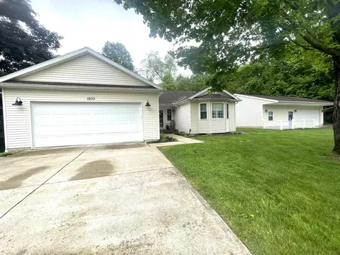 1209 Apple Valley Dr, Howard, OH 43028